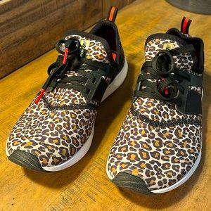 ❤️🖤leopard sneakers New Balance sz 8.5